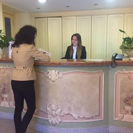 Lario Hotel