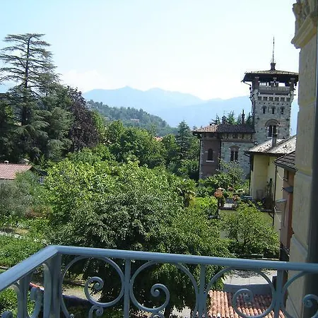 Lario Ξενοδοχείο 3*