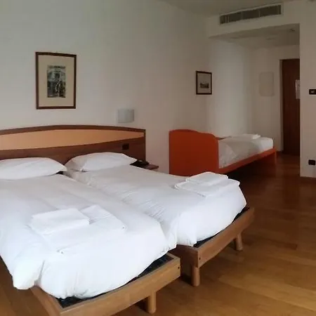 호텔 라리오 메체그라