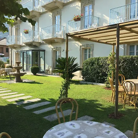Hotel Lario 3*